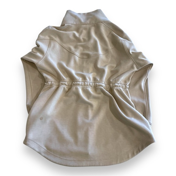 Lululemon Cinch-Waist Softstreme Jacket Women’s Size 6 beige - Picture 2 of 7